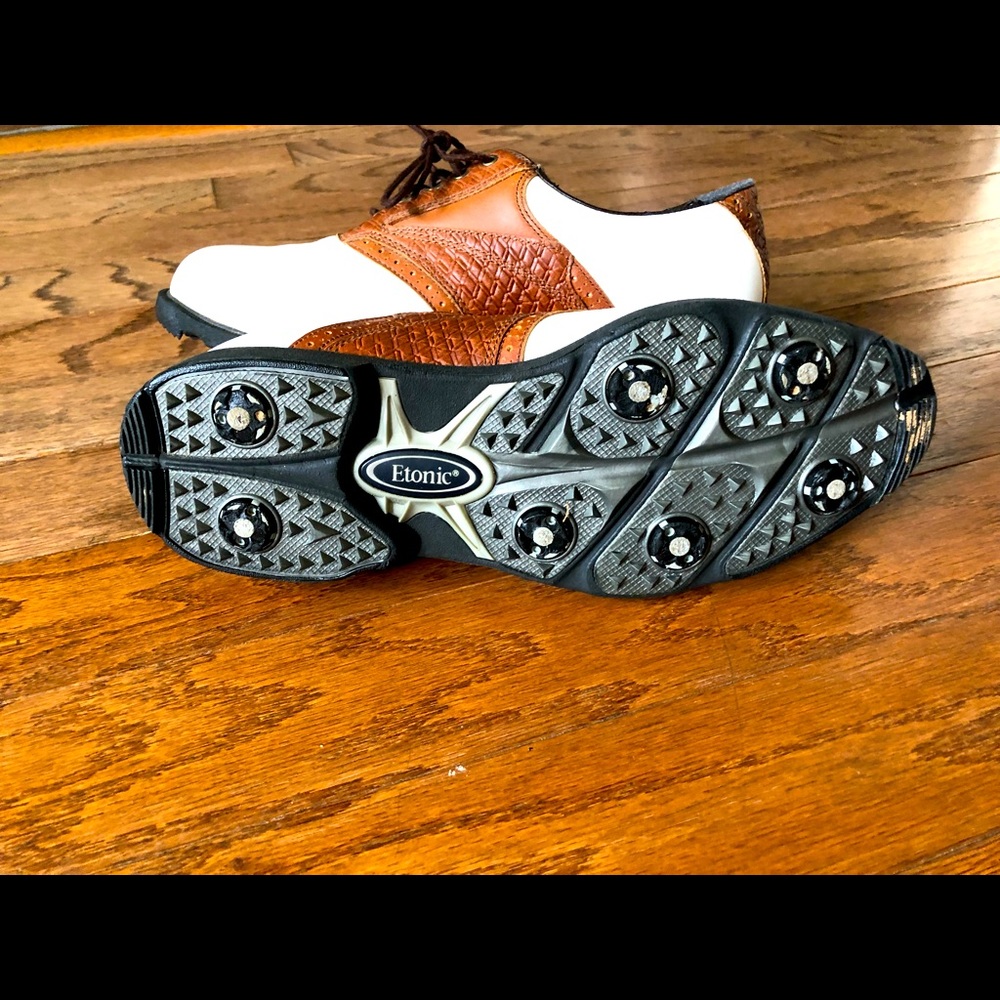 Golf shoes. Lightly used.